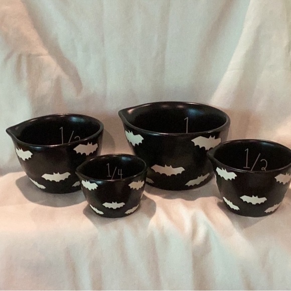 Rae Dunn Halloween Bat Measuring Cups - Picture 3 of 6